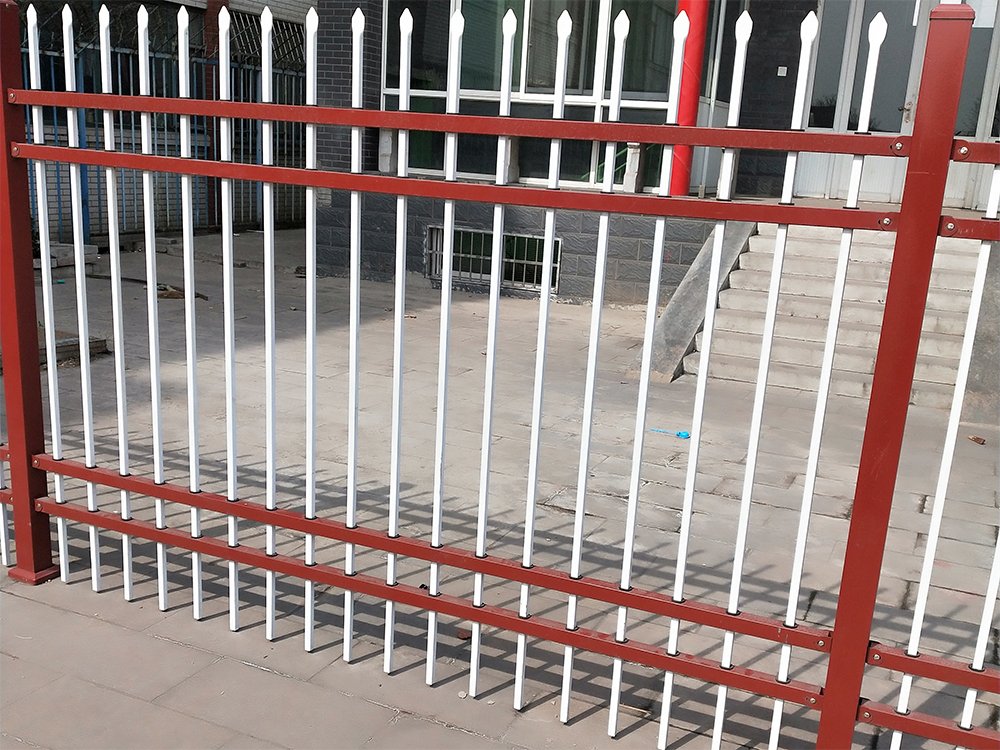 四橫梁鋅鋼護(hù)欄