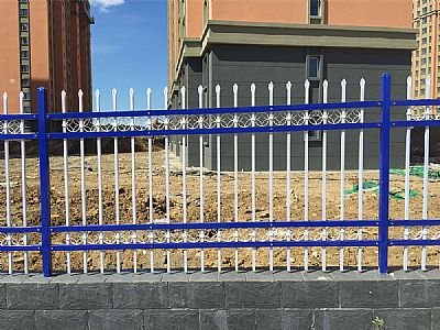 四橫梁鋅鋼護(hù)欄
