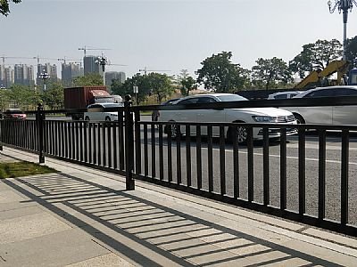 人行道隔離護欄