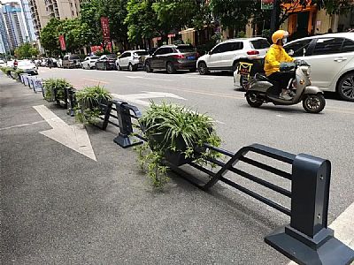 機(jī)非道路護(hù)欄